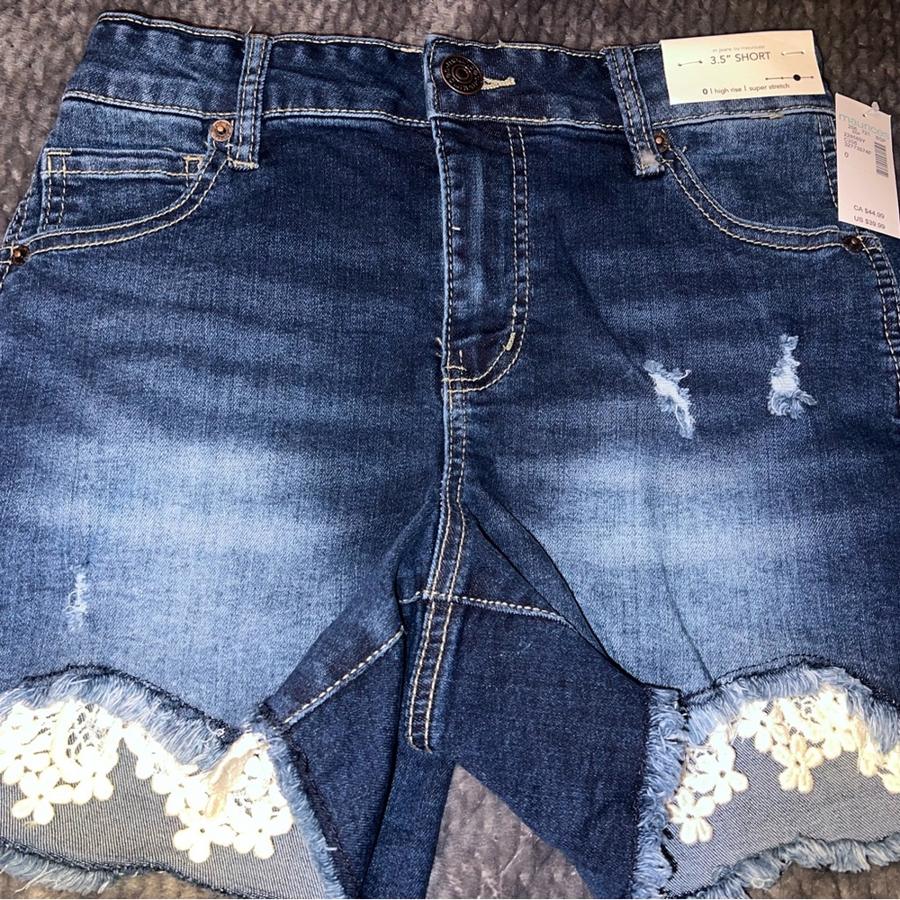 🎄🎁 Women's high rise jean shorts,  M Jeans by Maurices